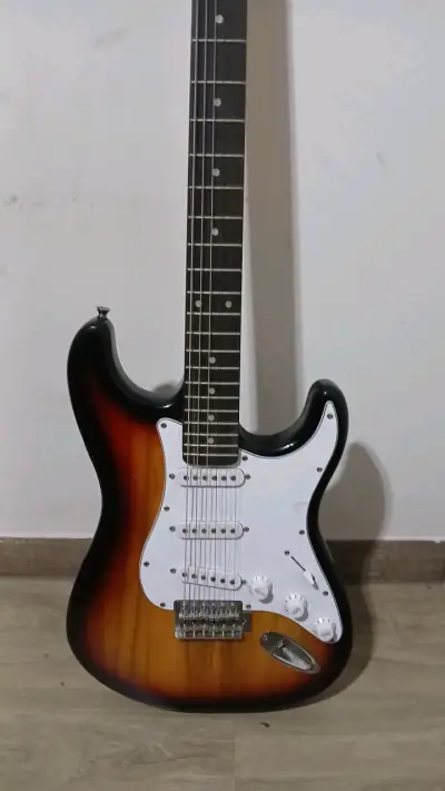 Guitarra eléctrica con funda + amplificador - miniatura 1