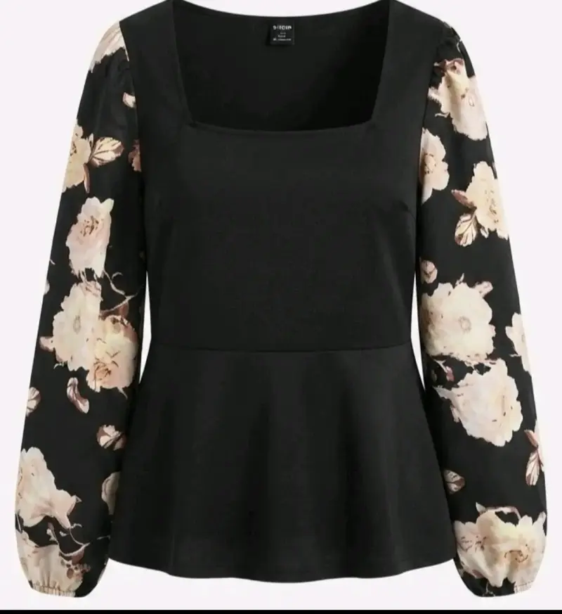 Blusa negra con mangas florales - 3