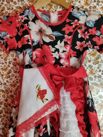 Vestido de huasa para niña con pañuelo - miniatura 5
