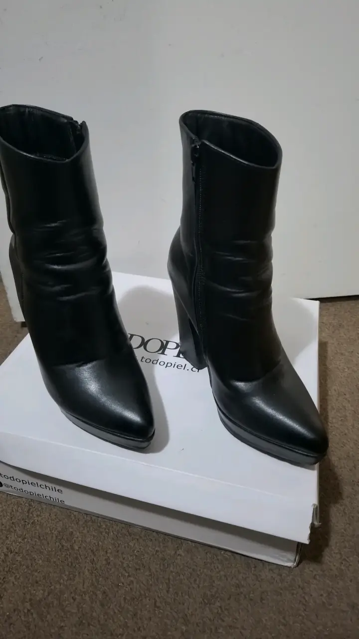 Botines de cuero negro con tacón alto - 1