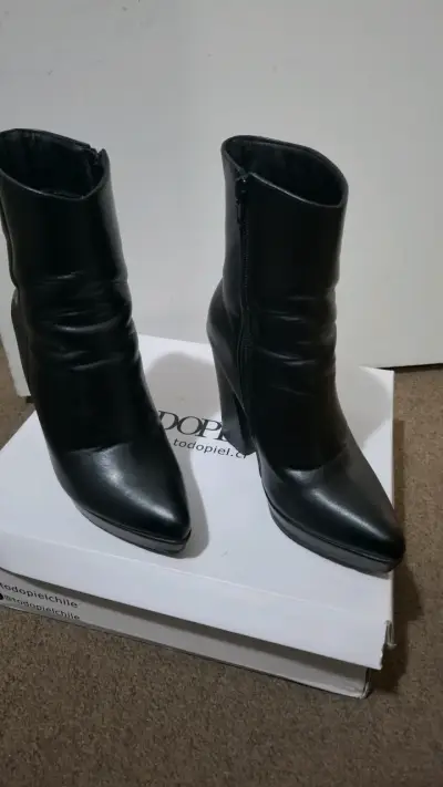 Botines de cuero negro con tacón alto - miniatura 1