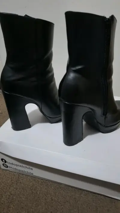 Botines de cuero negro con tacón alto - miniatura 2