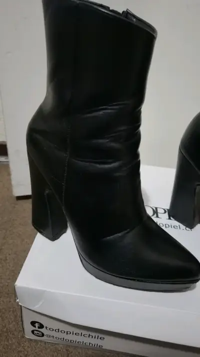 Botines de cuero negro con tacón alto - miniatura 3