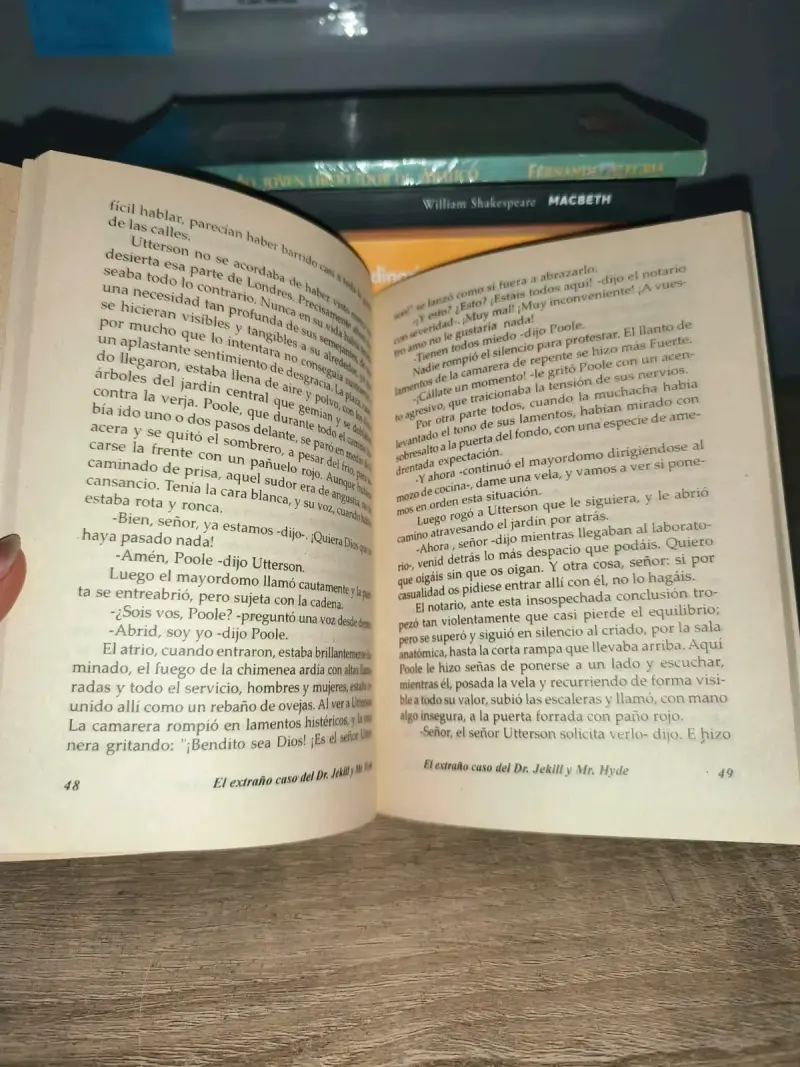 Libro El Extraño Caso de Dr. Jekyll y Mr. Hyde - 3