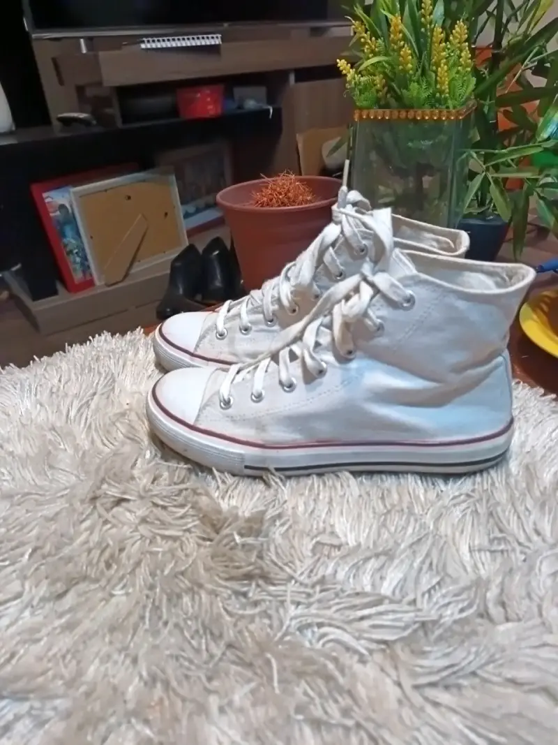 Zapatillas blancas de lona estilo urbano - 2