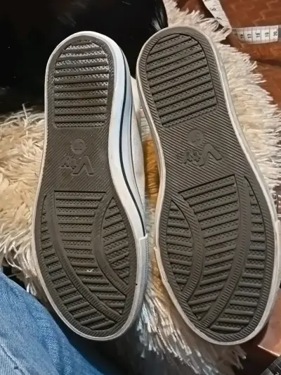 Zapatillas blancas de lona estilo urbano - miniatura 5