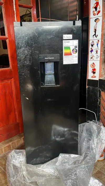 Refrigerador Libero negro con dispensador de agua - miniatura 1