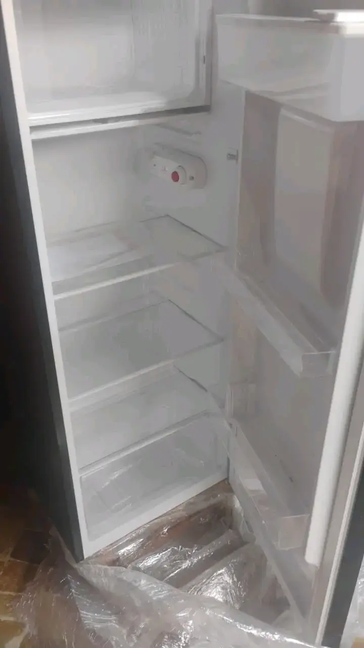 Refrigerador Libero negro con dispensador de agua - 3