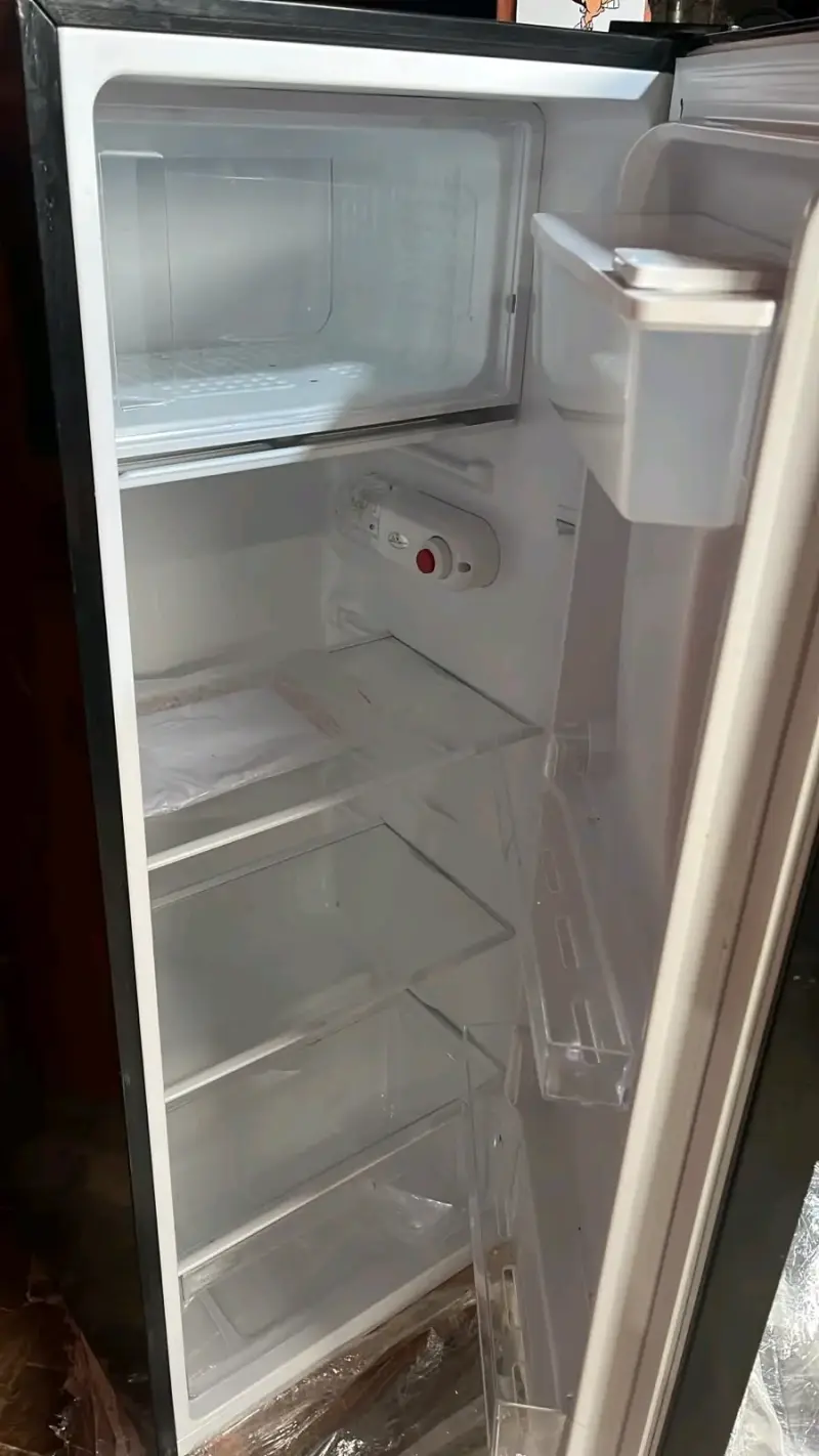 Refrigerador Libero negro con dispensador de agua - 5