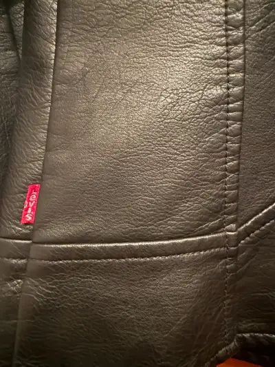 Chaqueta  cuero con capucha Levi's negra original - miniatura 5