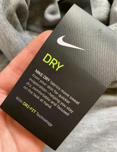 Polera Nike Dri-Fit Gris para Mujer - miniatura 3