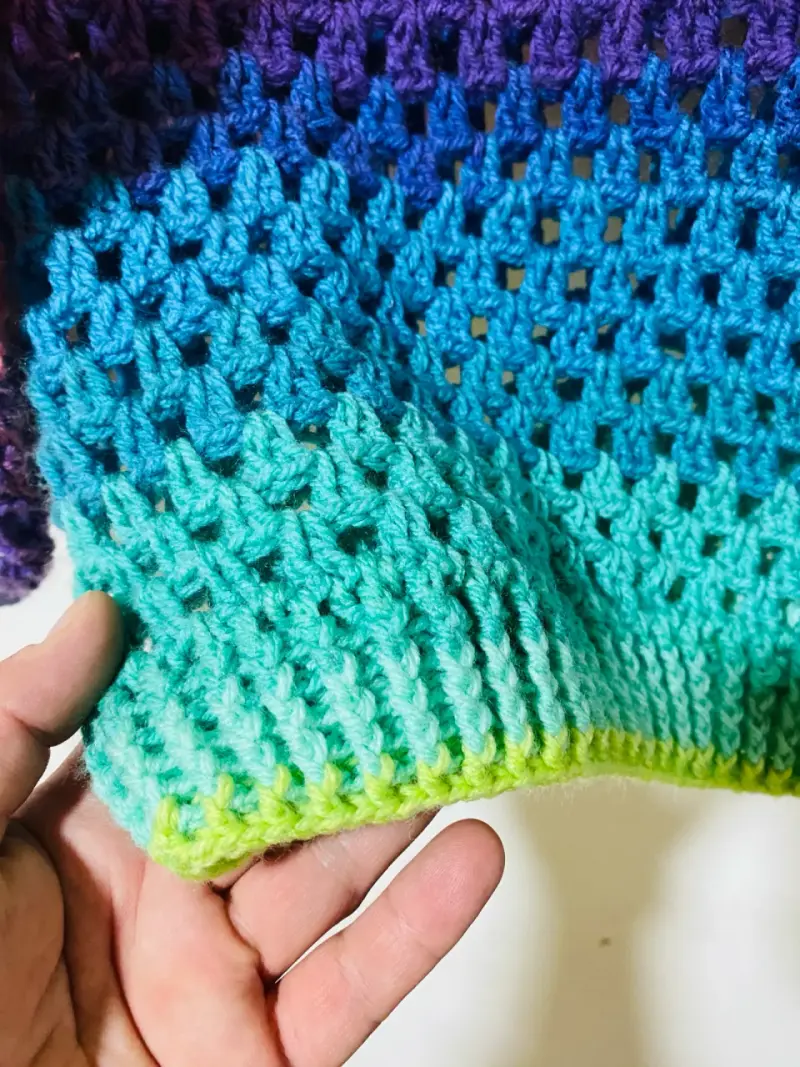 Suéter de crochet multicolor hecho a mano - 3