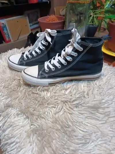 Zapatillas negras de lona estilo urbano - miniatura 1