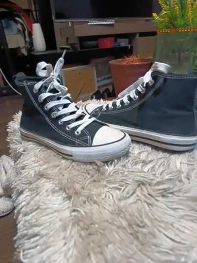 Zapatillas negras de lona estilo urbano - miniatura 2