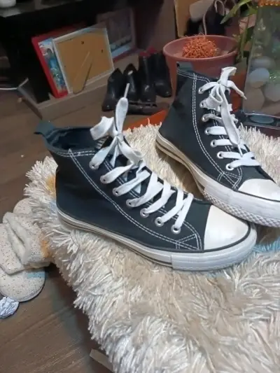 Zapatillas negras de lona estilo urbano - miniatura 4