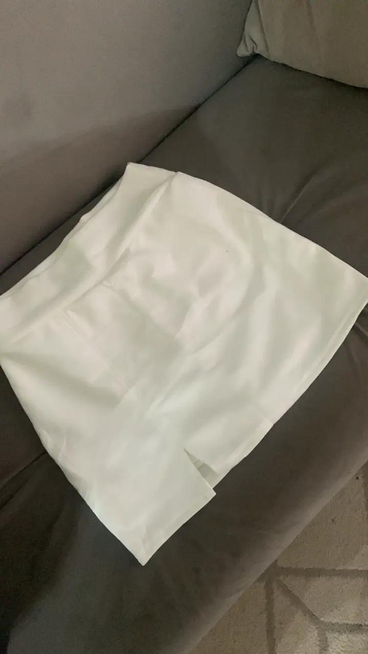 Falda short corta blanca terciopelo