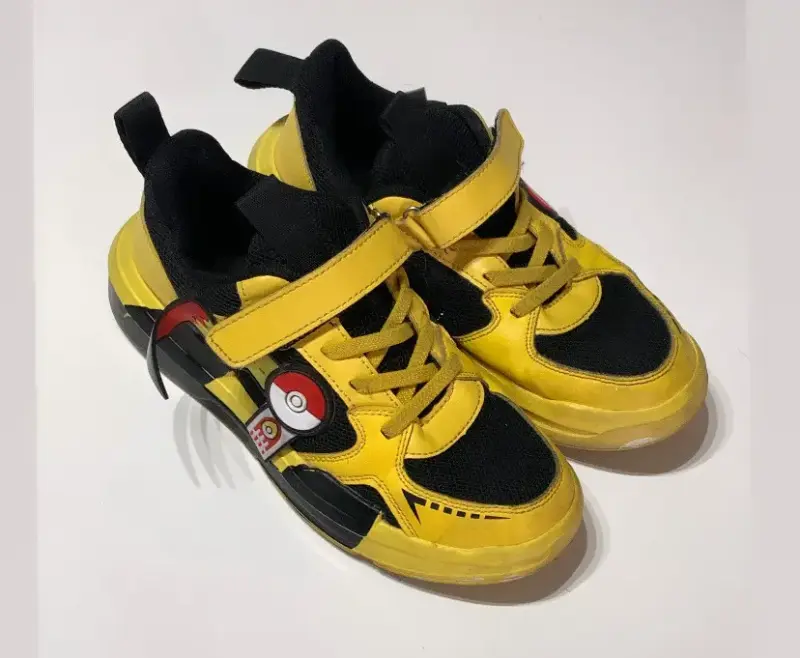 Zapatillas deportivas amarillas para niños con diseño Pokémon