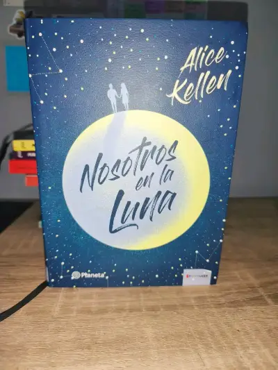 Libro 'Nosotros en la Luna' de Alice Kellen - miniatura 1