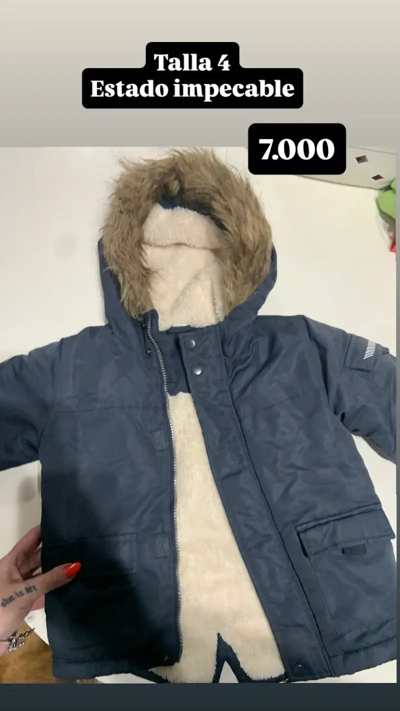 Abrigo de niño con capucha y forro de piel talla 4
