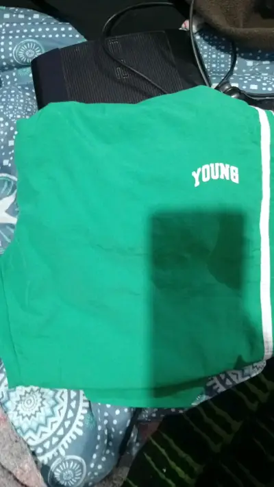 Buzos deportivos verdes y rojos Young - miniatura 1