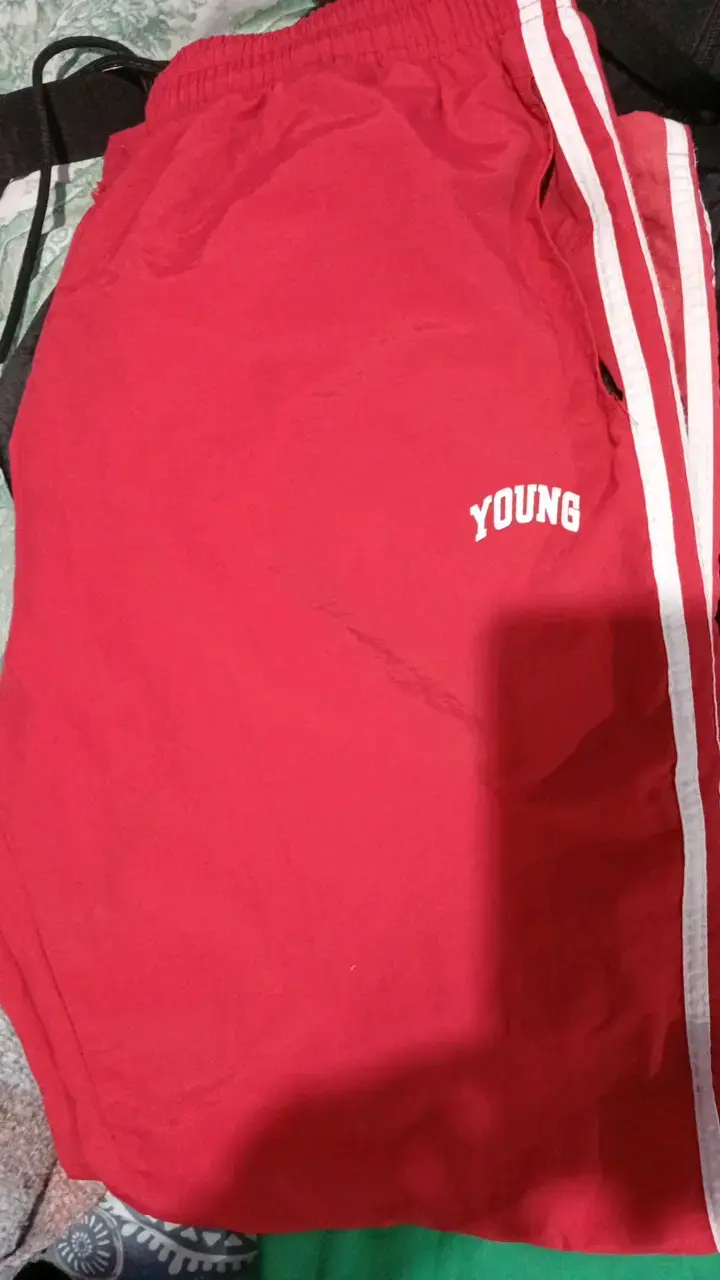 Buzos deportivos verdes y rojos Young - 2
