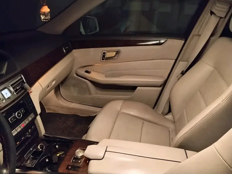 Mercedes-Benz E200 en buen estado - 2