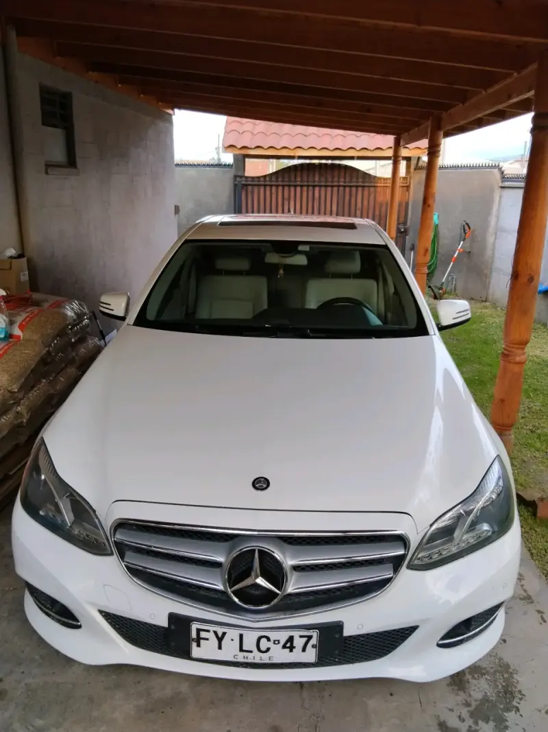 Mercedes-Benz E200 en buen estado - 3