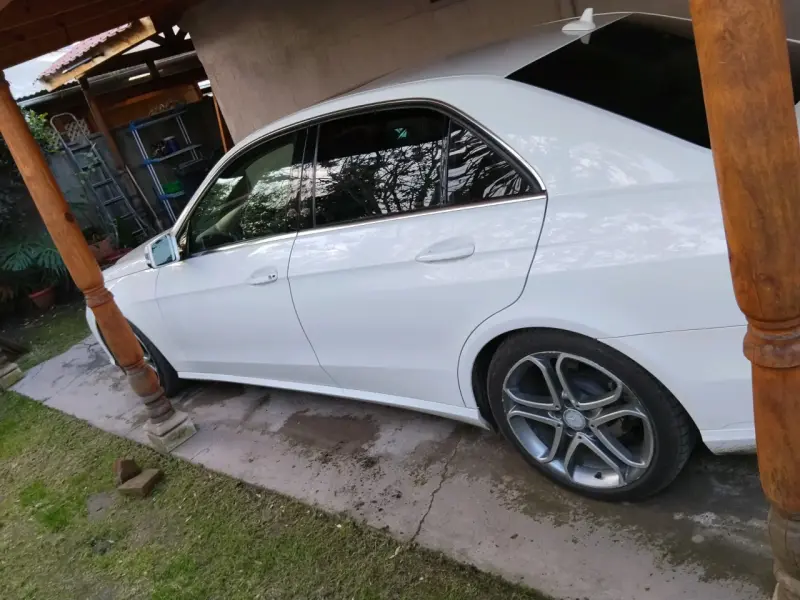 Mercedes-Benz E200 en buen estado - 6