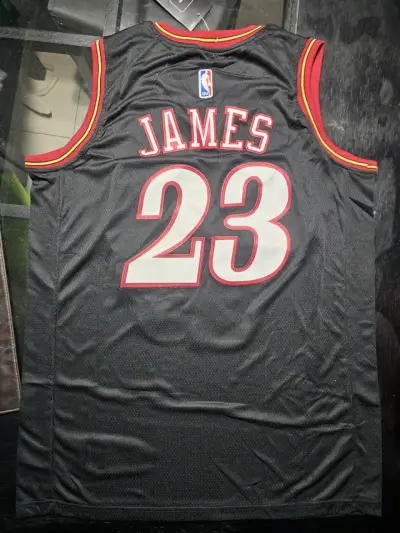 Camiseta NBA Sixers LeBron James Negra Nike - miniatura 2