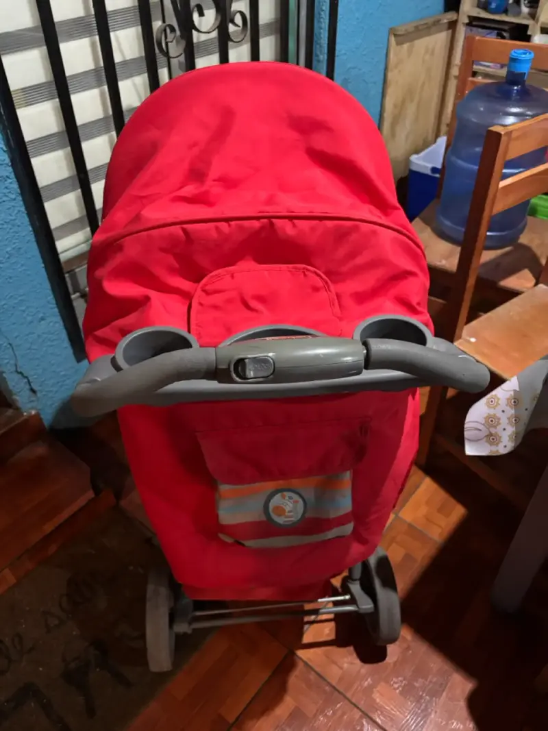 Coche de bebé rojo - 1