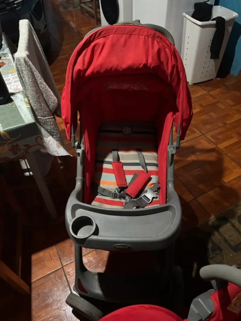 Coche de bebé rojo - 3
