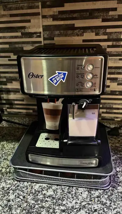 Cafetera Espresso Oster PrimaLatte - miniatura 1