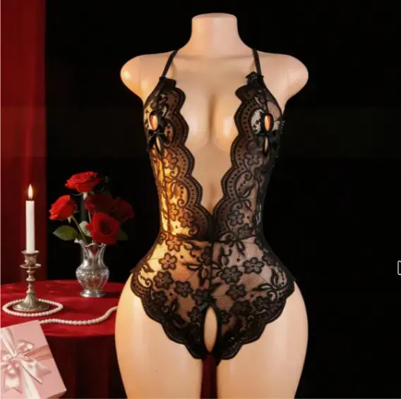 Body de encaje negro con diseño floral - 5