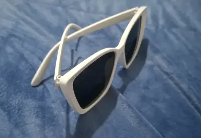 Gafas de Sol Blancas Modernas - miniatura 1