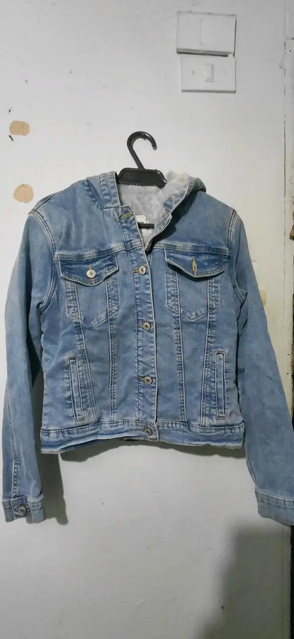 Chaqueta de mezclilla con capucha para mujer - 1