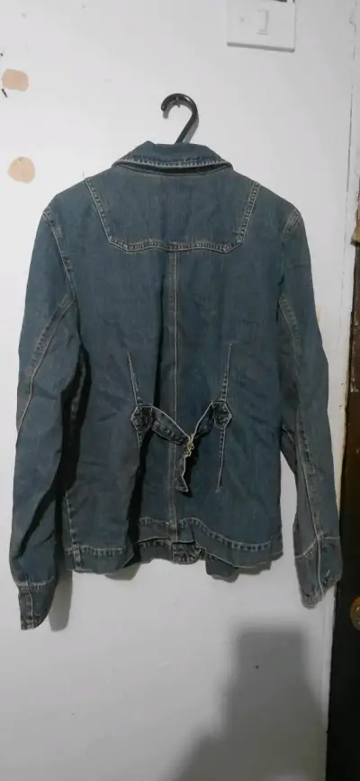 Chaqueta de mezclilla azul con bolsillos - miniatura 2