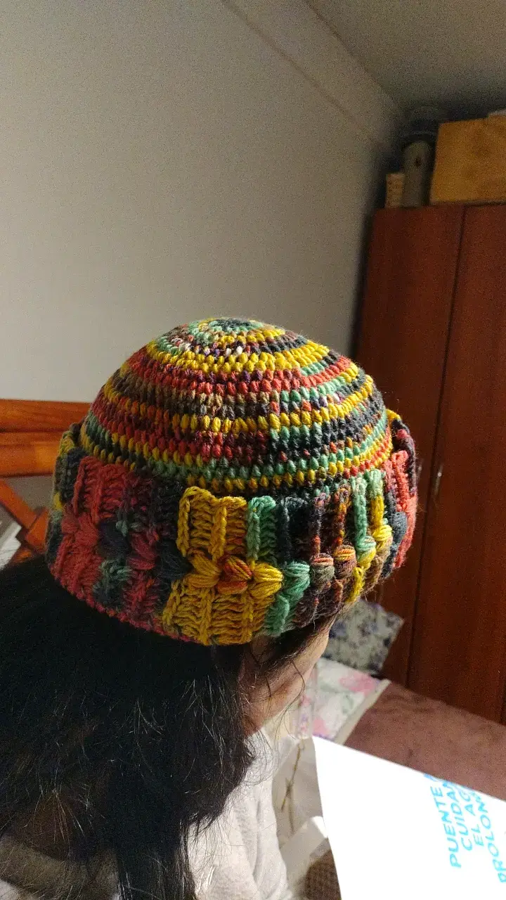 Gorro tejido a mano multicolor para invierno - 2