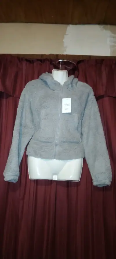 Chaqueta de felpa con capucha en varios colores - miniatura 1