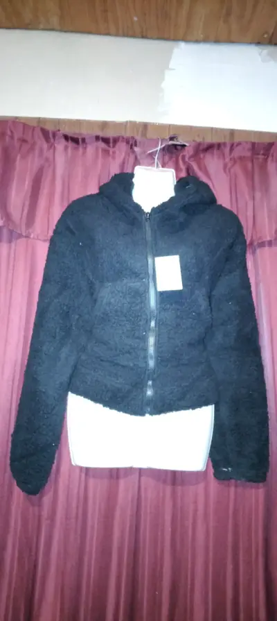 Chaqueta de felpa con capucha en varios colores - miniatura 3