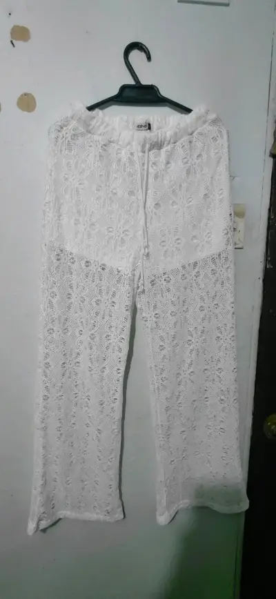 Pantalones de encaje blanco para mujer - miniatura 1