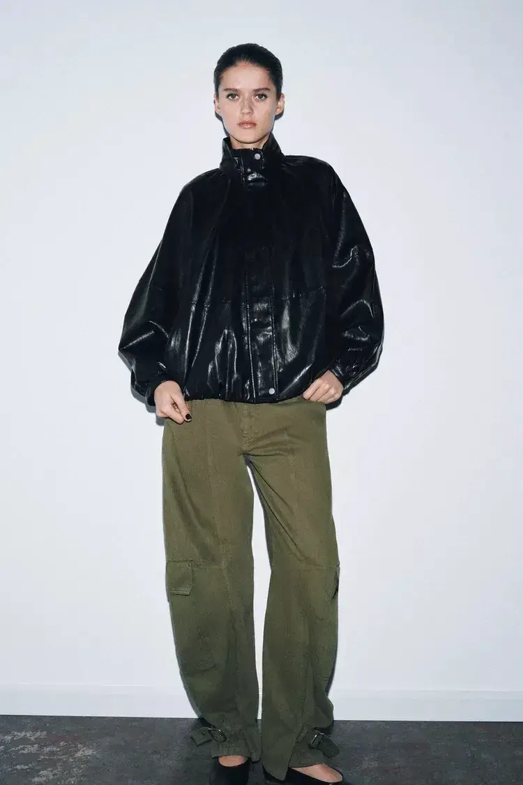 Chaqueta Oversize Negra de Cuero Sintético - 5