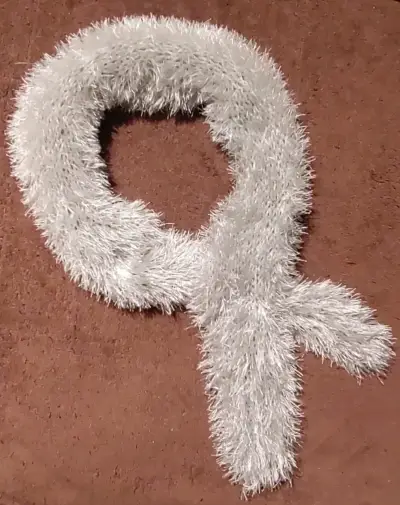 Bufanda de lana gris con textura peluda - miniatura 3