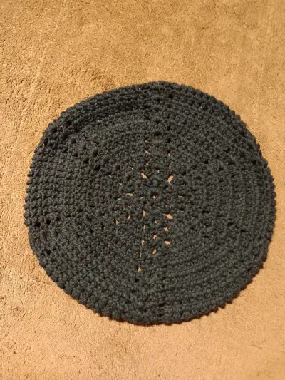 Boina tejida a crochet,hilo negro - miniatura 1