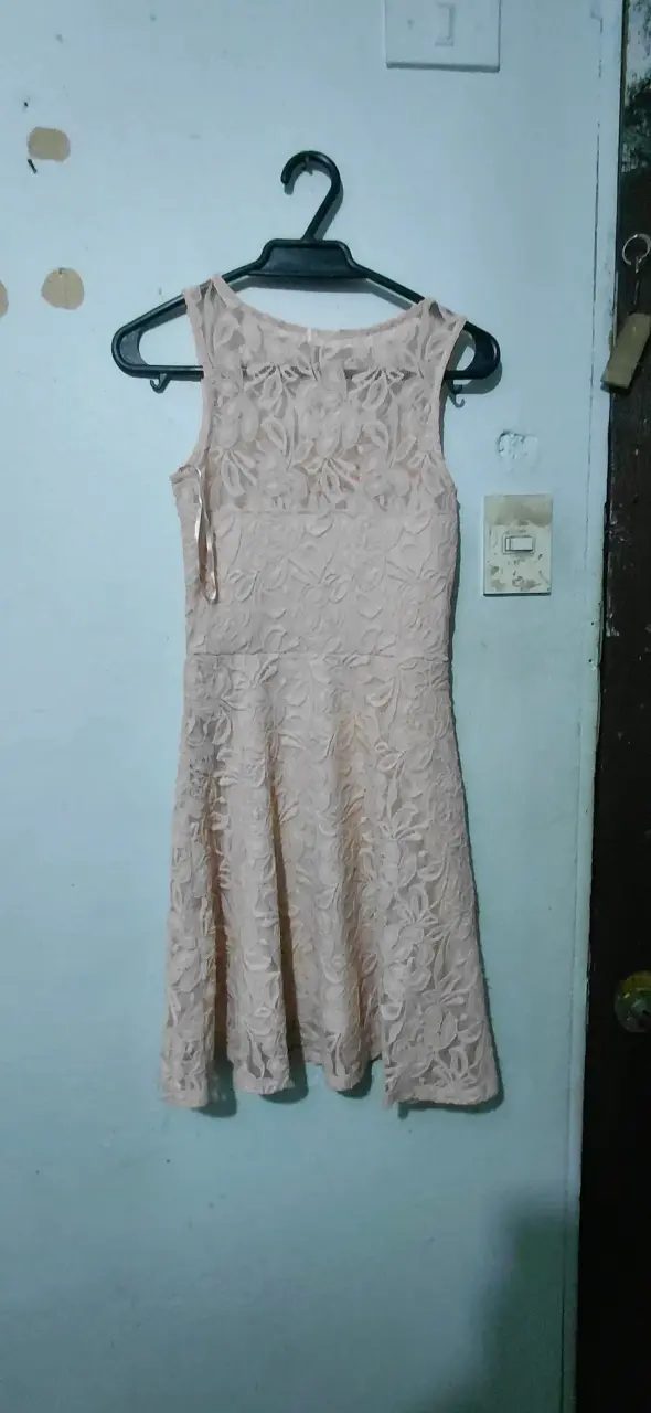 Vestido de encaje beige elegante para mujer - 2