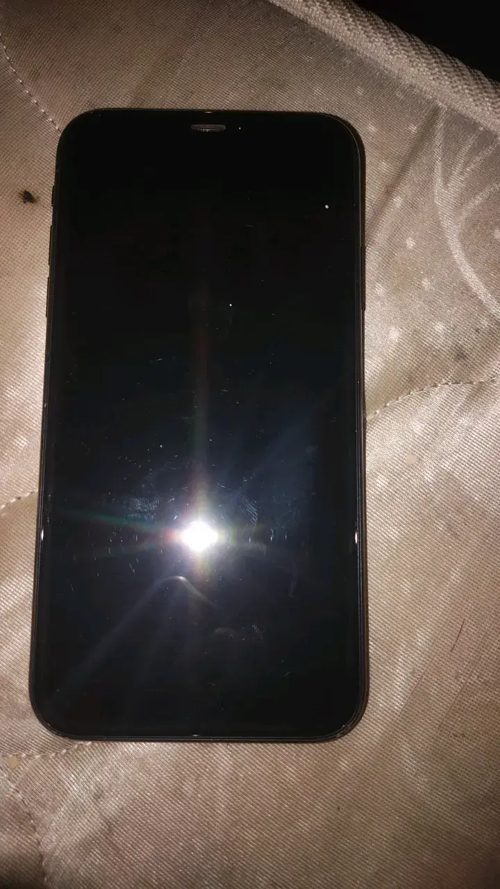 iPhone XR negro en buen estado - 1