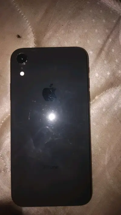 iPhone XR negro en buen estado - miniatura 2