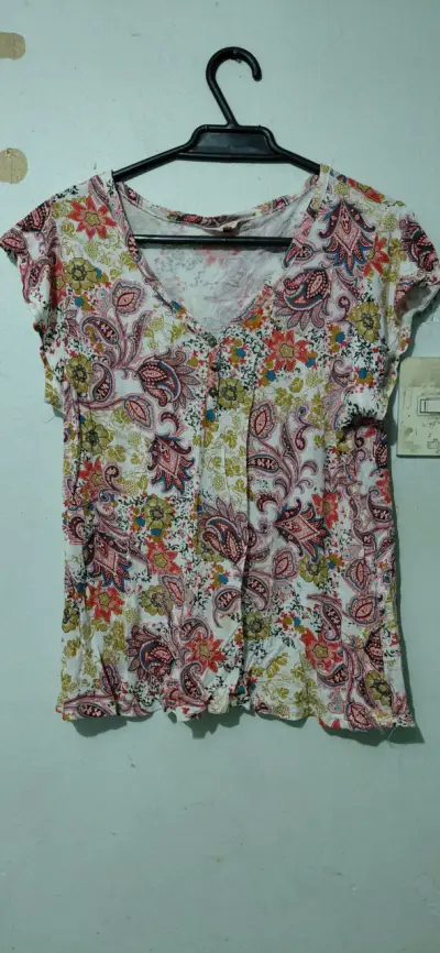 Blusa estampada floral para mujer - miniatura 1