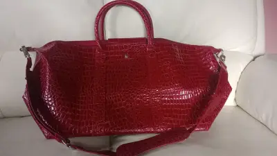 Bolso de viaje rojo estilo cocodrilo - miniatura 1