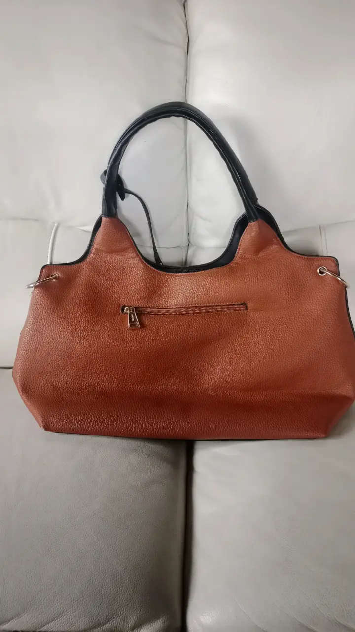 Bolso de cuero marrón con asas negras - 2