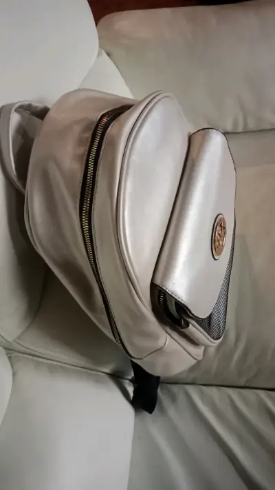 Mochila plateada con bolsillo frontal WK - miniatura 2